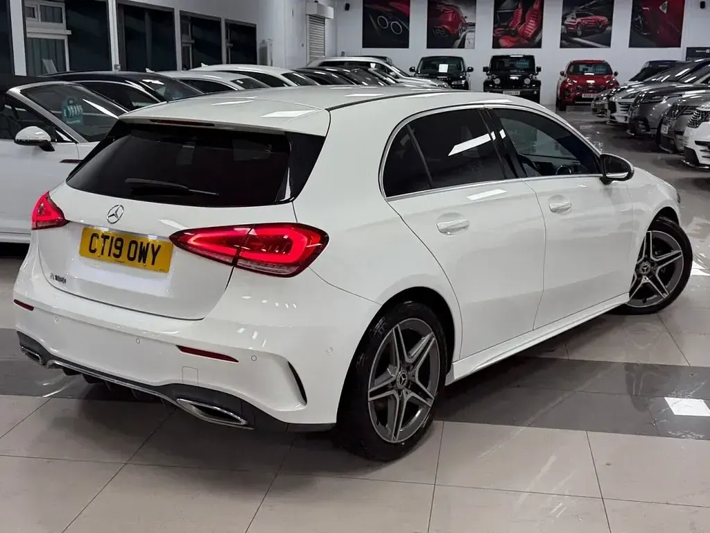 Begagnad Mercedes A180 Executive 136 HK (100 kW) 2019 Vit Halvkombi