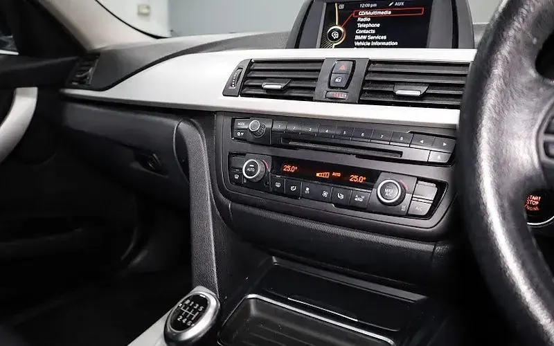 Gebraucht BMW 320 M Sport 184 PS (135 kW) 2013 Silber Kombi