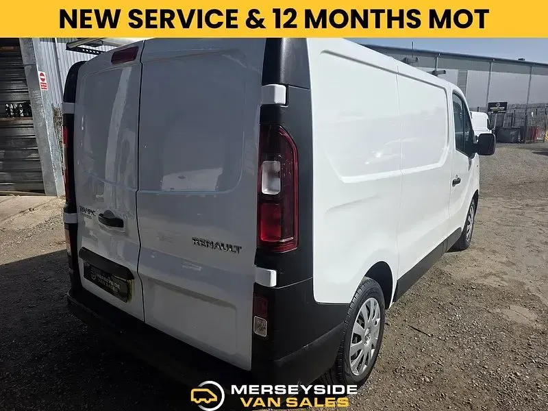 Used Renault Trafic Business 2015 White MPV