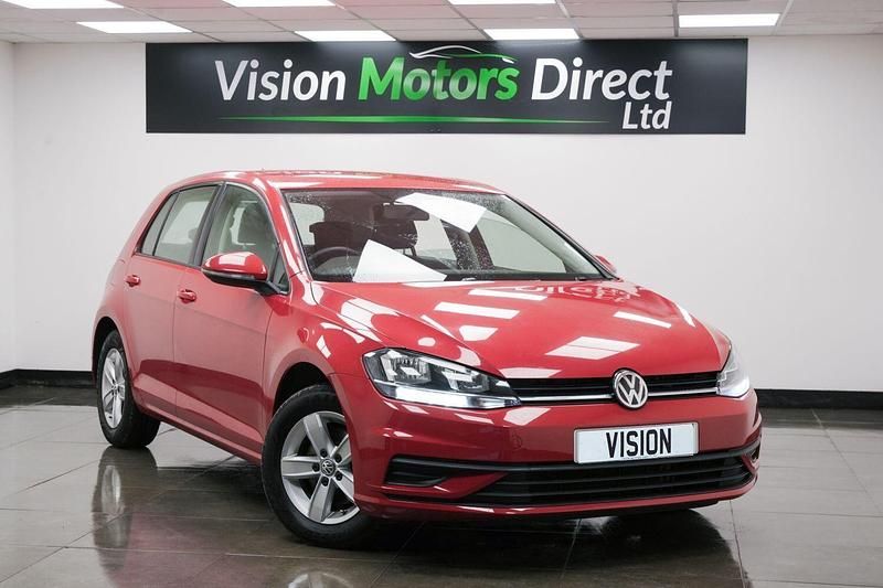 Used VW Golf VII S 125 HP (91 kW) 2017 Red Hatchback