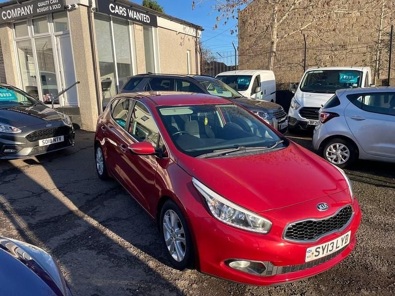 Used Kia Ceed 126 HP (92 kW) 2013 Red Hatchback