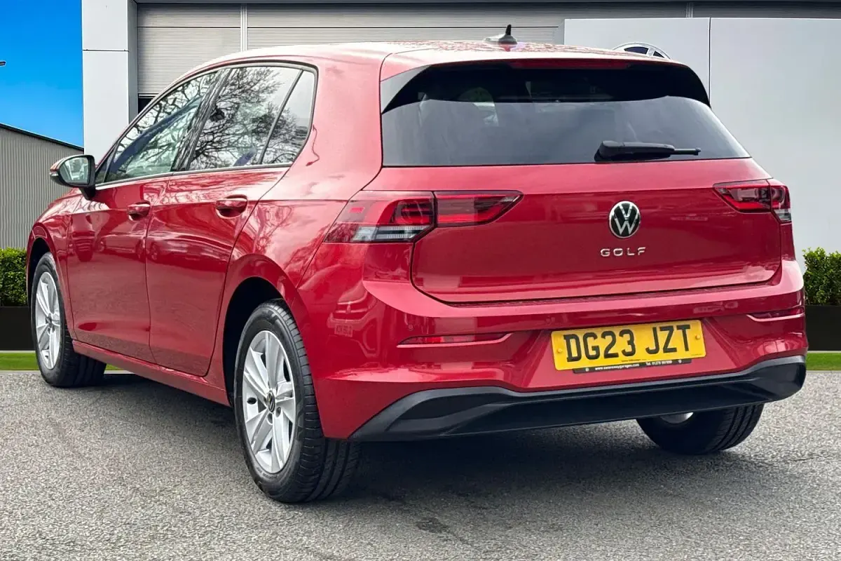 Used VW Golf VIII Life 110 HP (80 kW) 2023 Red Hatchback
