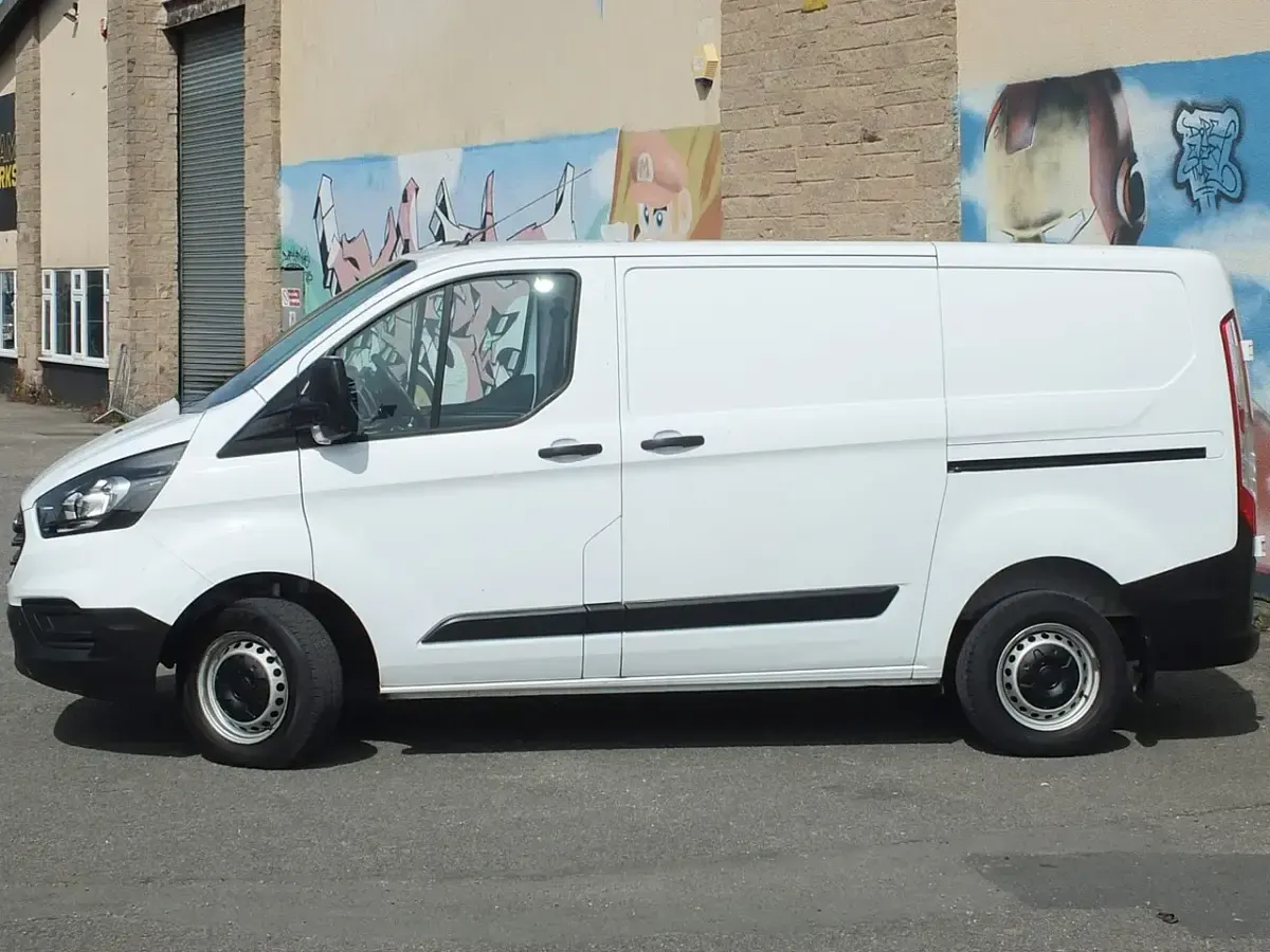 Used Ford Transit Custom 105 HP (77 kW) 2021 White Van