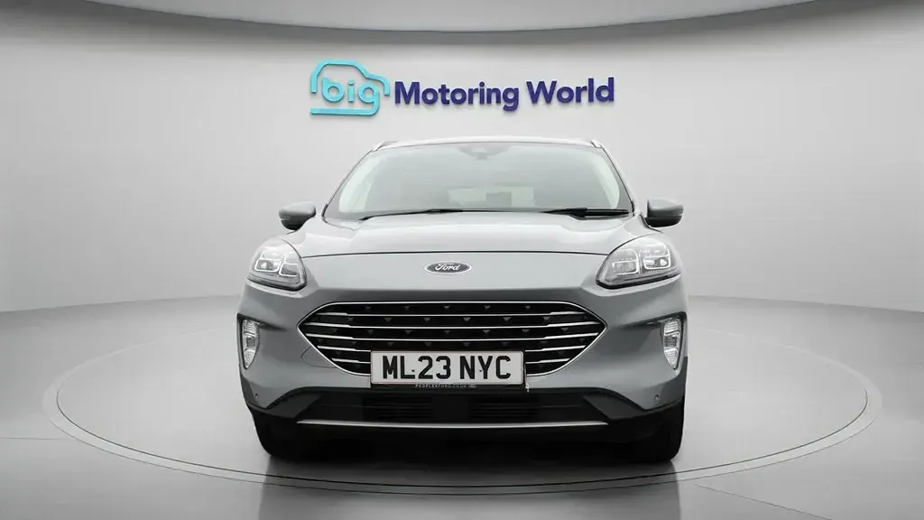 Usado Ford Kuga Titanium 150 HP (110 kW) 2023 Prateado SUV