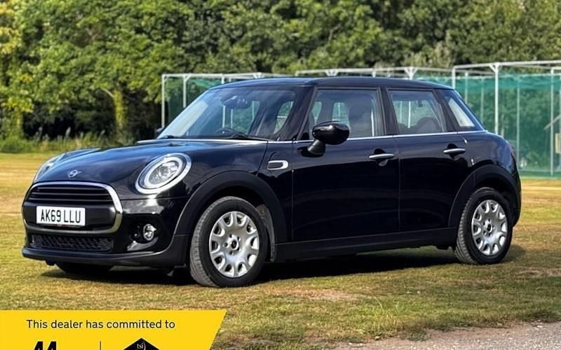 Black Used 2019 Mini ONE Classic Hatchback | £10,975 (Good price) - Image 1/4