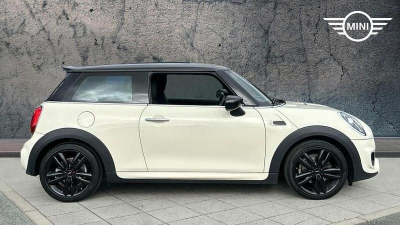 Used Mini Cooper Hatch 134 HP (98 kW) 2019 White Hatchback