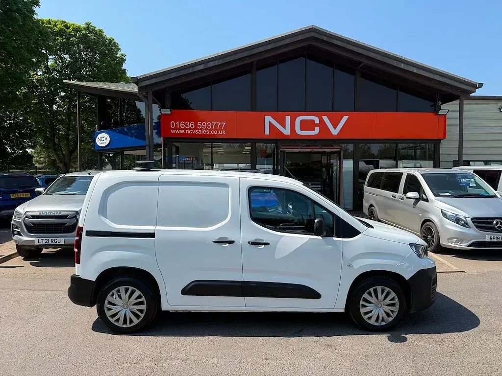 Used Peugeot Partner 131 HP (96 kW) 2021 White MPV