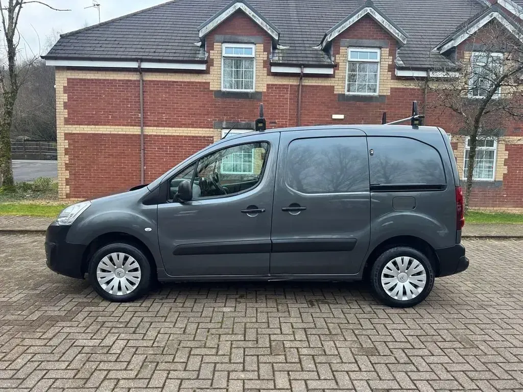 Used Citroën Berlingo 100 HP (73 kW) 2017 Grey MPV