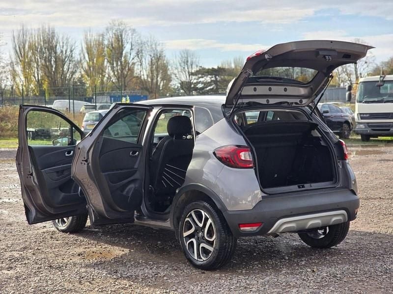 Used Renault Captur Dynamique 120 HP (88 kW) 2017 Grey SUV