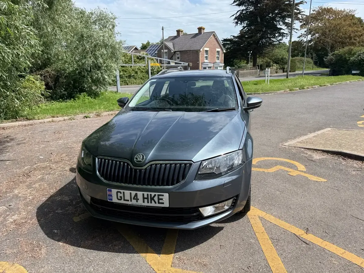 Used Skoda Octavia Elegance 140 HP (102 kW) 2014 Grey Estate