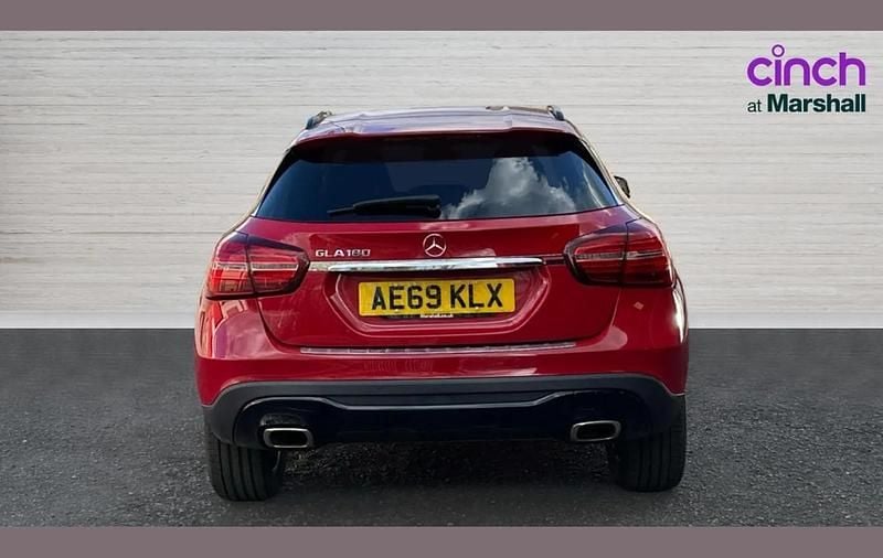 Used Mercedes GLA180 Urban 120 HP (88 kW) 2020 Red SUV