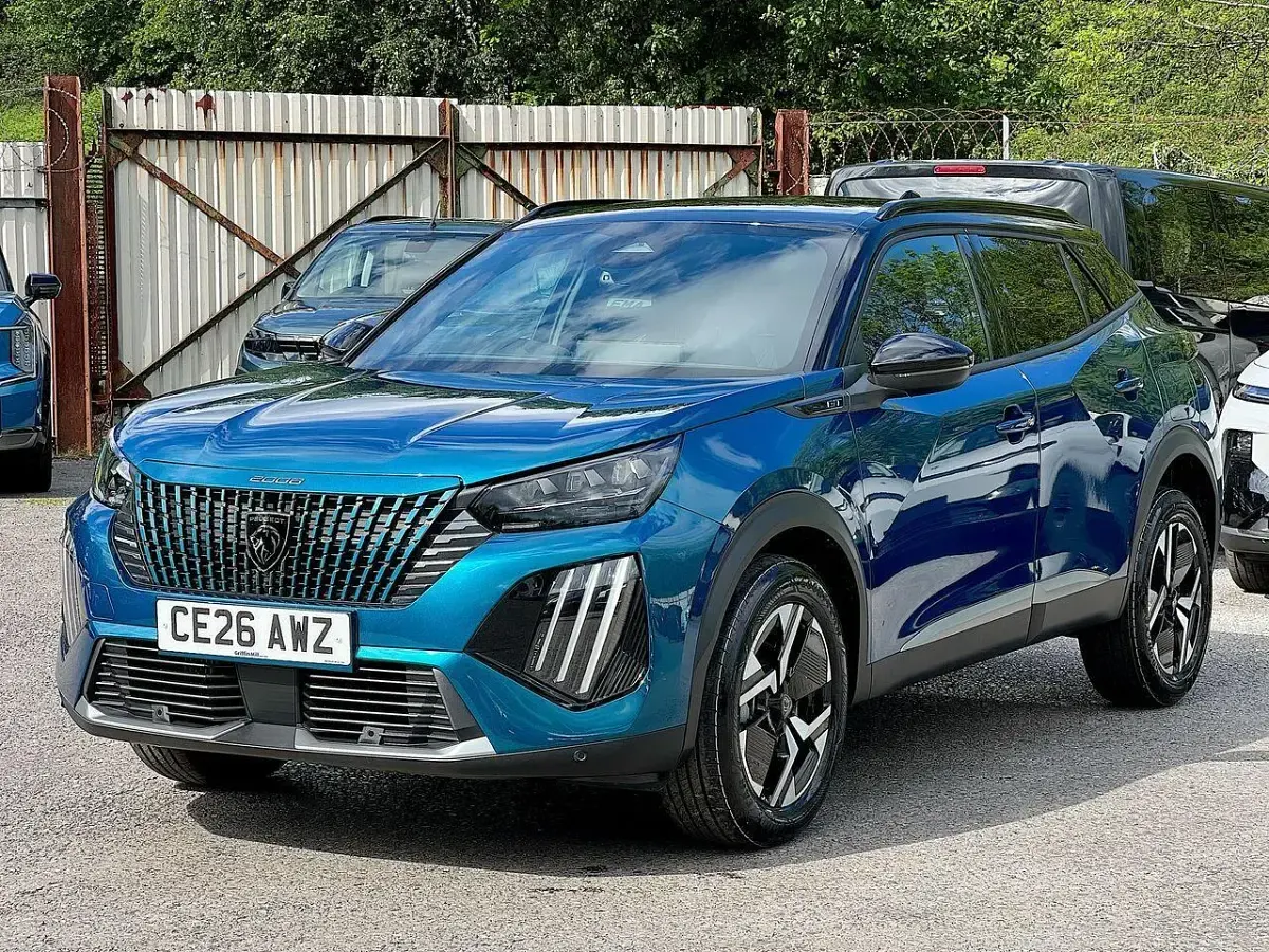 Nouă Peugeot 2008 GT 129 CP (94 kW) 2026 Albastru SUV