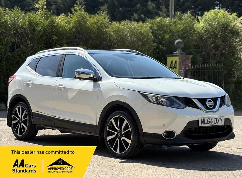 White Used 2014 Nissan Qashqai Tekna SUV | £5,990 (Expensive) - Image 1/2