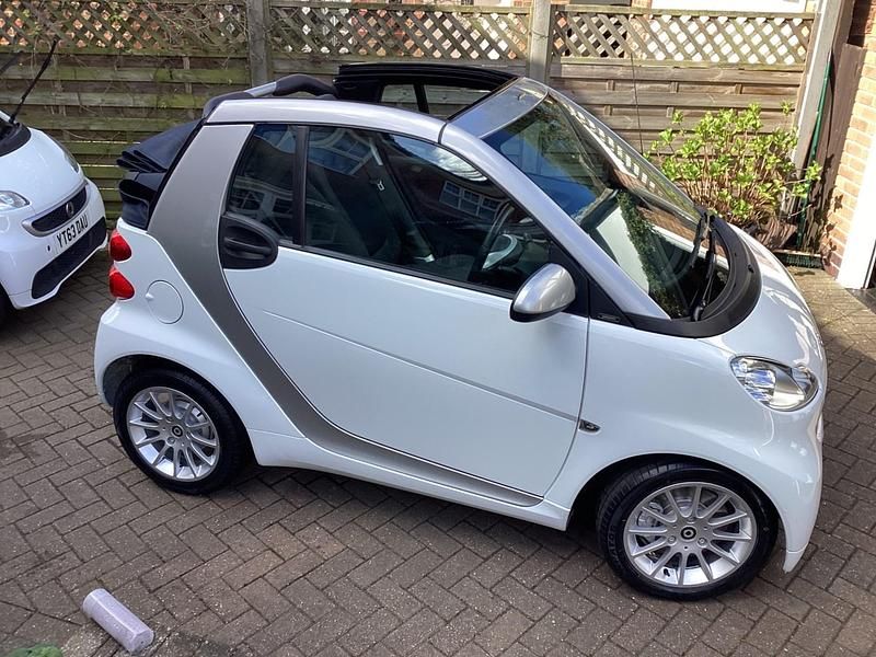 Used Smart ForTwo Cabrio Passion 2011 White Cabriolet