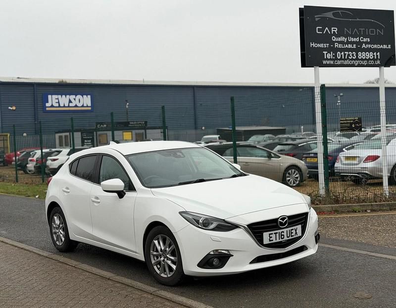 Used Mazda 3 165 HP (121 kW) 2016 White Hatchback