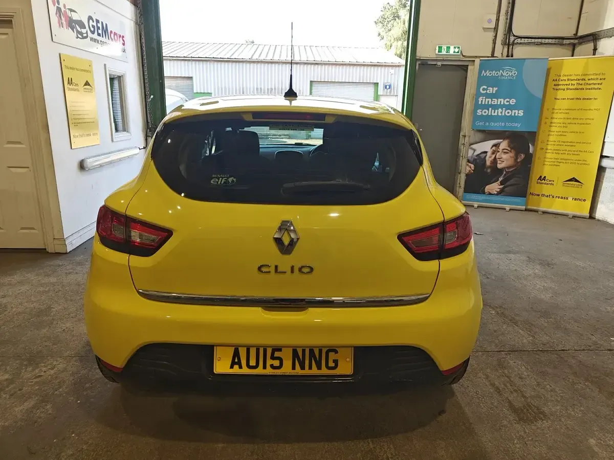 Used Renault Clio Dynamique 75 HP (55 kW) 2015 Yellow Hatchback
