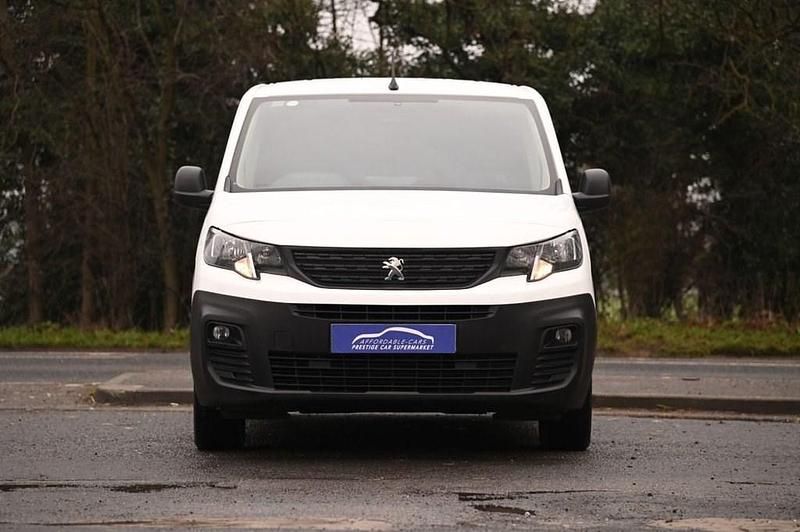 Used Peugeot Partner 100 HP (73 kW) 2020 White MPV