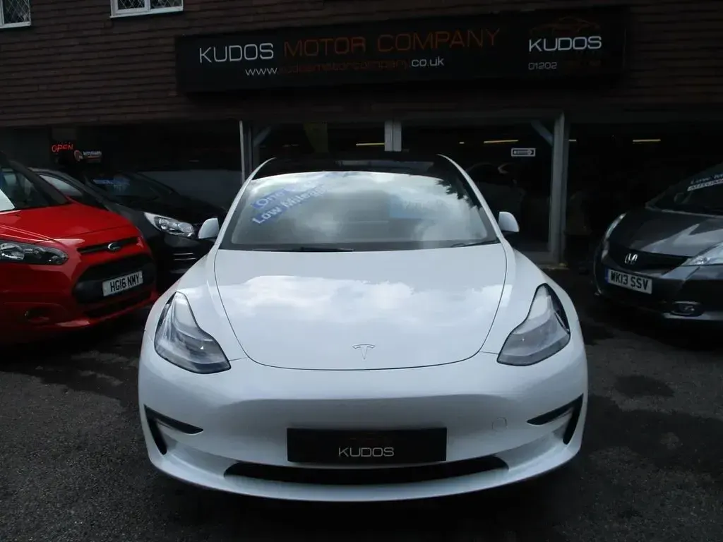 Used Tesla Model 3 Performance 461 kW (627 HP) 2023 White Sedan
