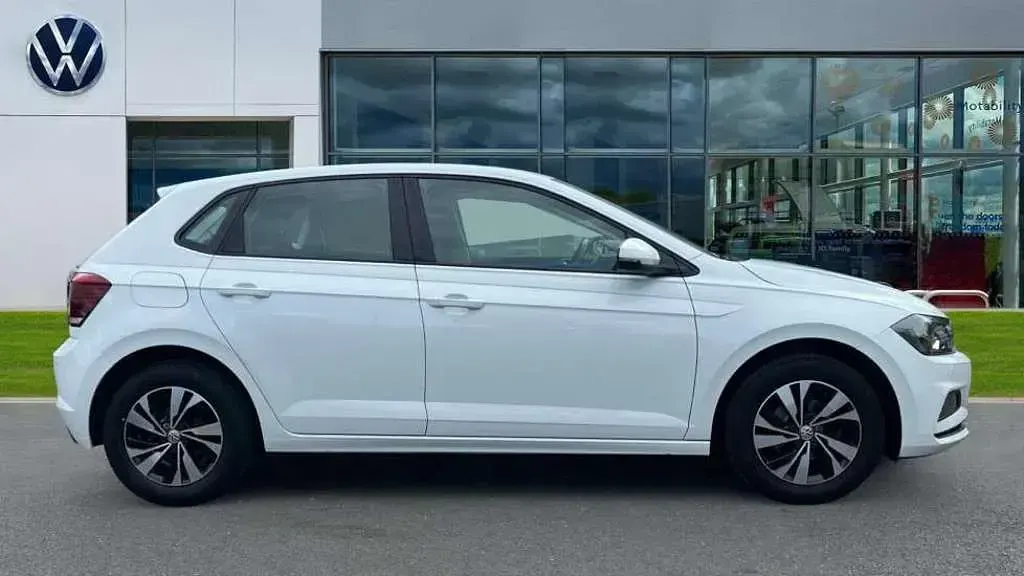 Used VW Polo SE 95 HP (69 kW) 2018 White  Hatchback