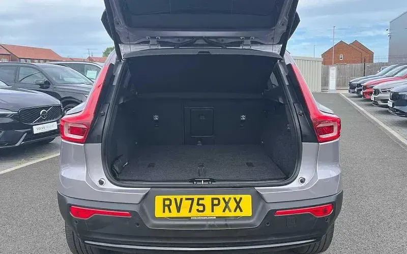 Used Volvo XC40 Plus 197 HP (144 kW) 2027 Silver SUV