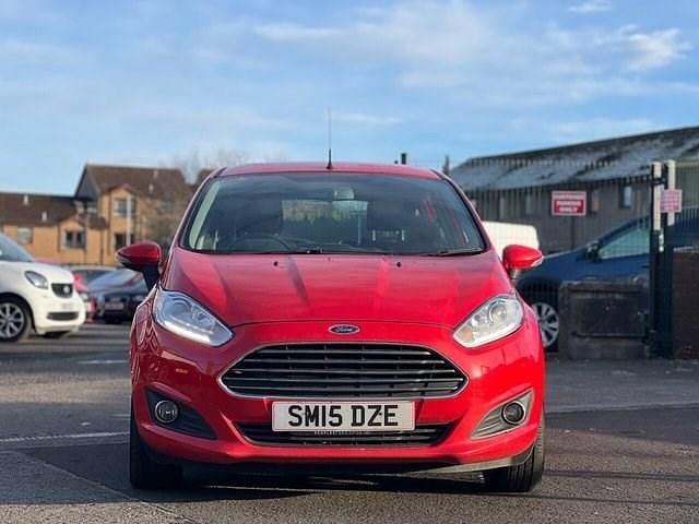 Used Ford Fiesta Zetec 75 HP (55 kW) 2015 Red Hatchback