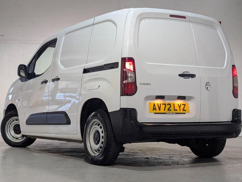 Used Vauxhall Combo 100 HP (73 kW) 2022 White MPV