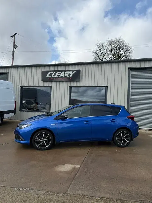 Usado Toyota Auris Hybrid Design 2018 Azul Citadino