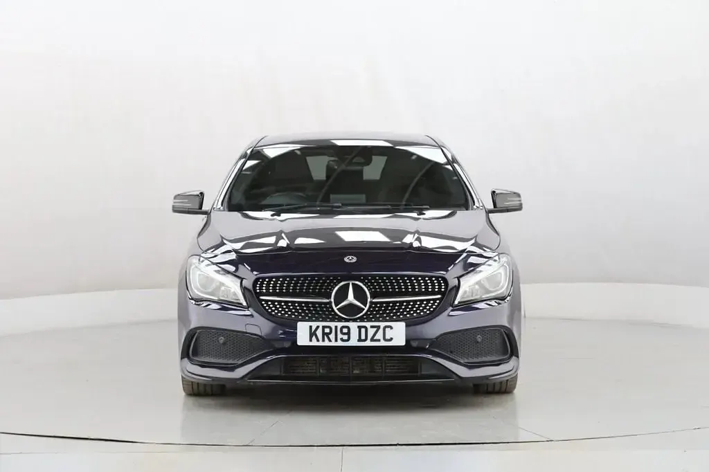 Usado Mercedes CLA220 AMG line 170 HP (125 kW) 2019 Azul Sedan
