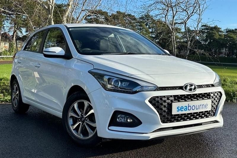 White Used 2020 Hyundai i20 SE Hatchback | £10,650 (Fair price) - Image 1/1
