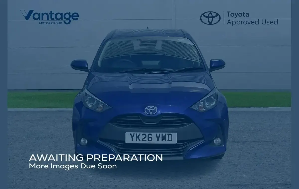 Used Toyota Yaris 113 HP (83 kW) 2026 Blue Hatchback