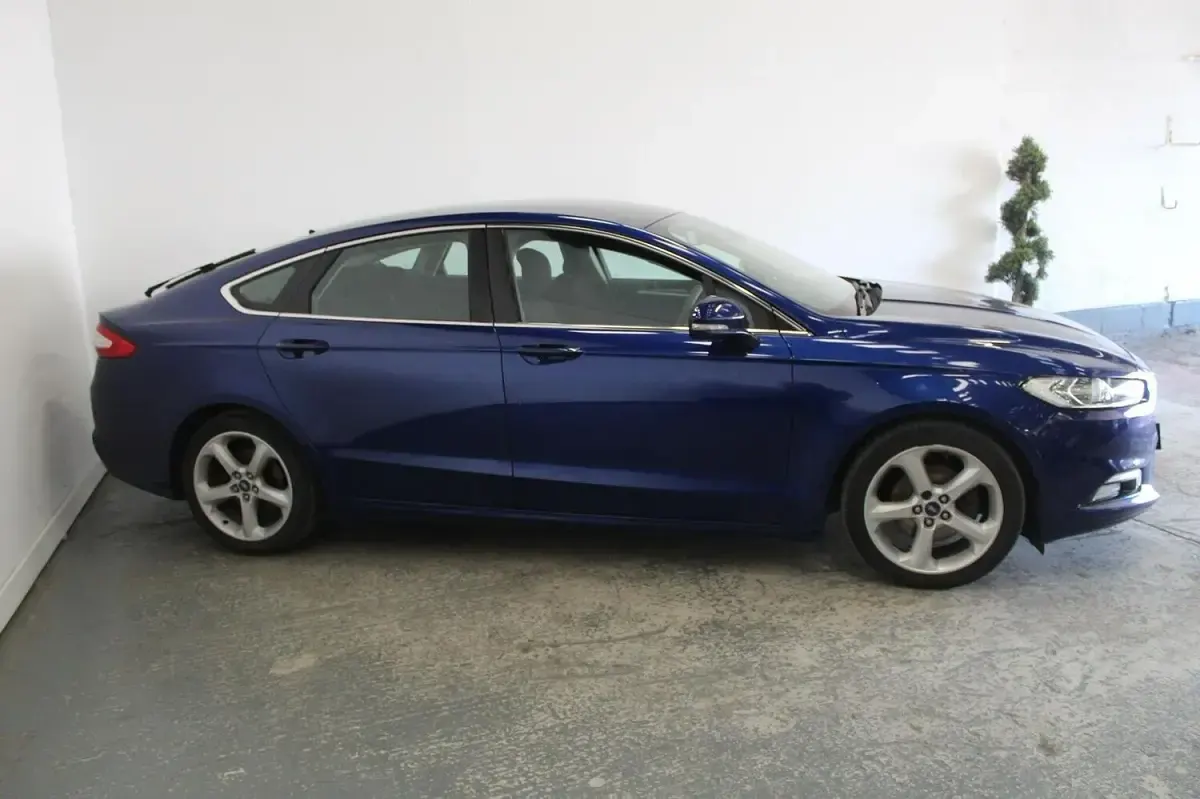 Used Ford Mondeo Titanium 150 HP (110 kW) 2016 Blue Hatchback