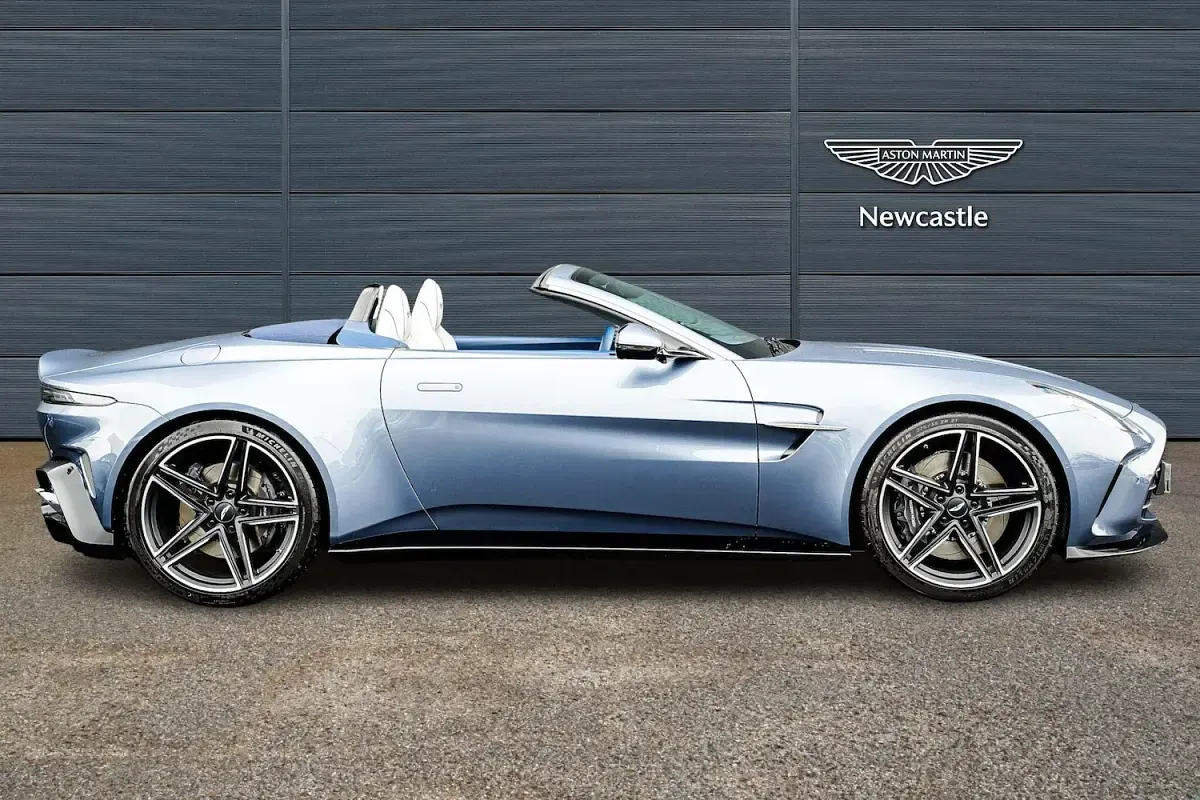 Used Aston Martin V8 Vantage 665 HP (489 kW) 2026 Blue Cabriolet