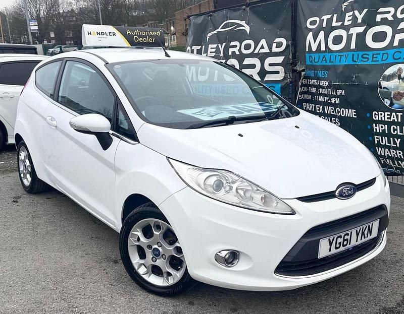 Used Ford Fiesta Zetec 96 HP (70 kW) 2012 White Hatchback