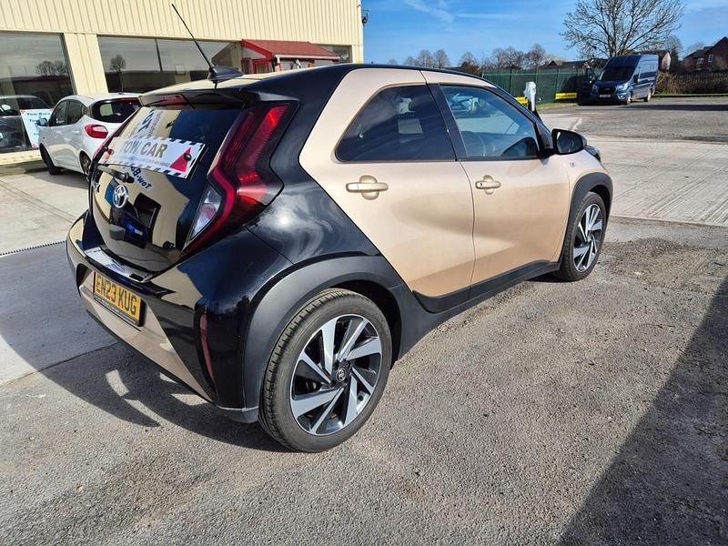 Used Toyota Aygo X 72 HP (52 kW) 2023 Beige SUV