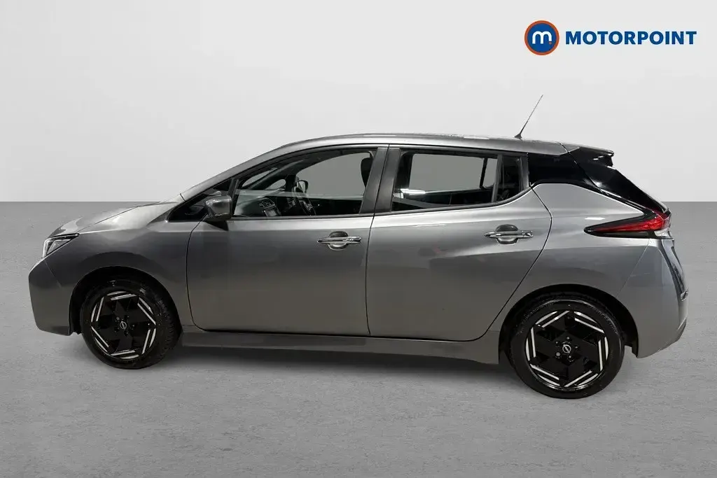 Używany Nissan Leaf Acenta 110 kW (150 KM) 2023 Szary Hatchback