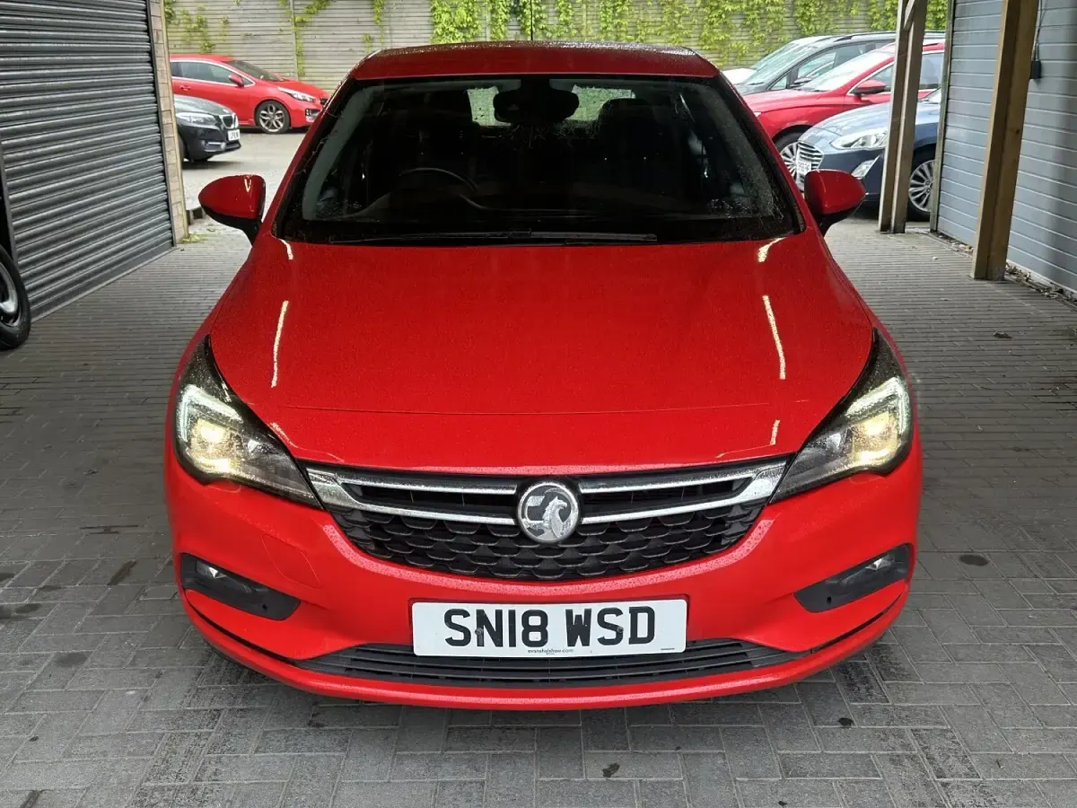 Used Vauxhall Astra SRi 148 HP (108 kW) 2018 Red Hatchback