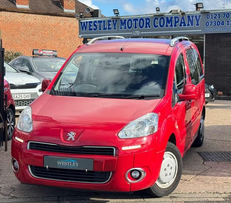 Used Peugeot TePee S 92 HP (67 kW) 2012 Red MPV