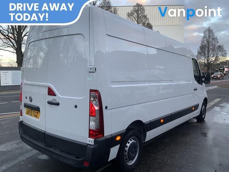 Used Vauxhall Movano Edition 135 HP (99 kW) 2021 White MPV