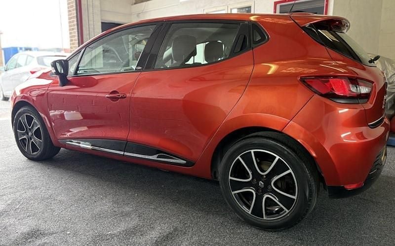 Used Renault Clio IV Dynamique 90 HP (66 kW) 2015 Hatchback