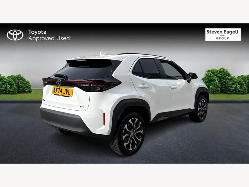 Used Toyota Yaris Hybrid Design 116 HP (85 kW) 2025 White Hatchback