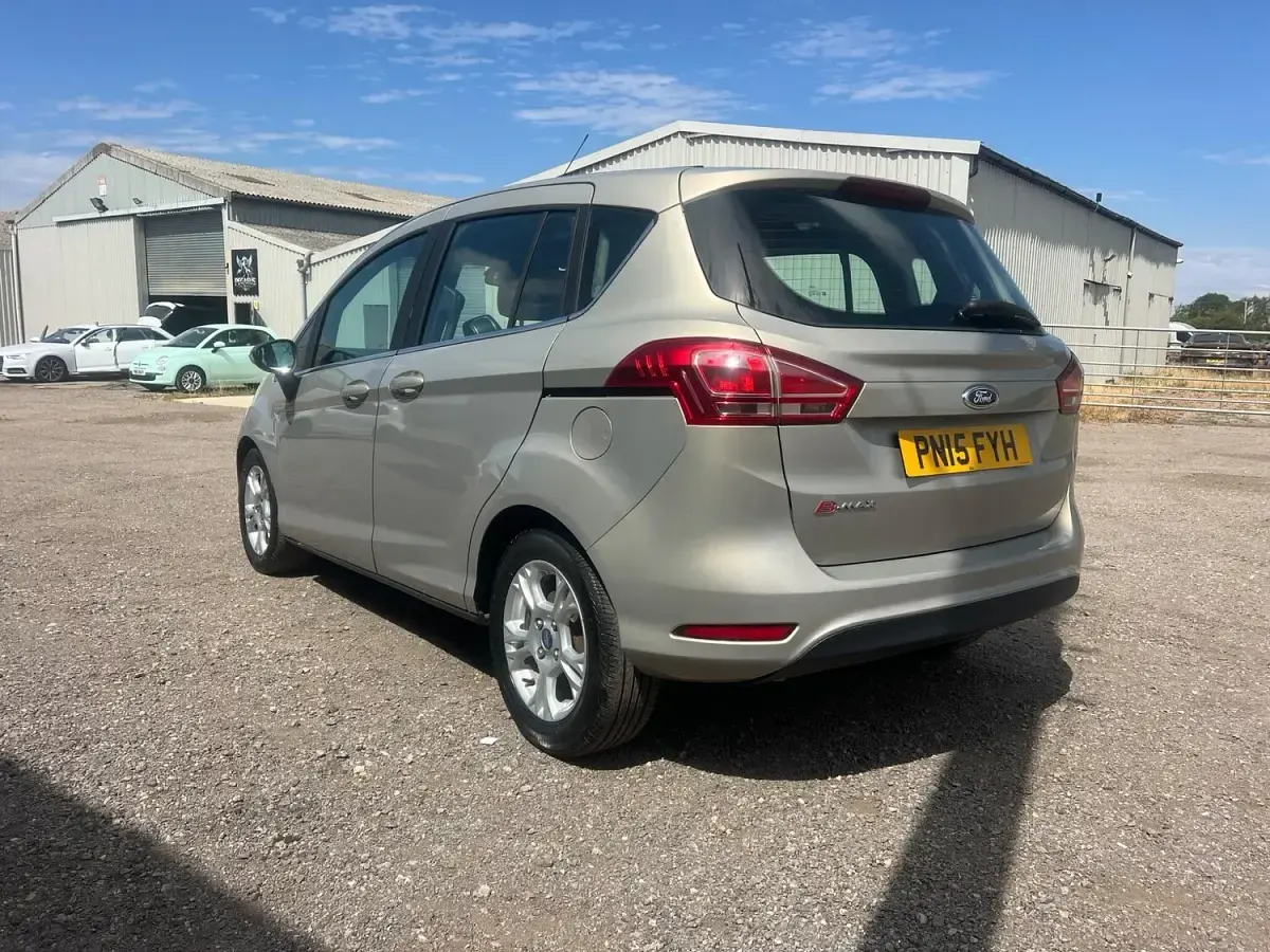 Used Ford B-MAX Zetec 90 HP (66 kW) 2015 Silver MPV