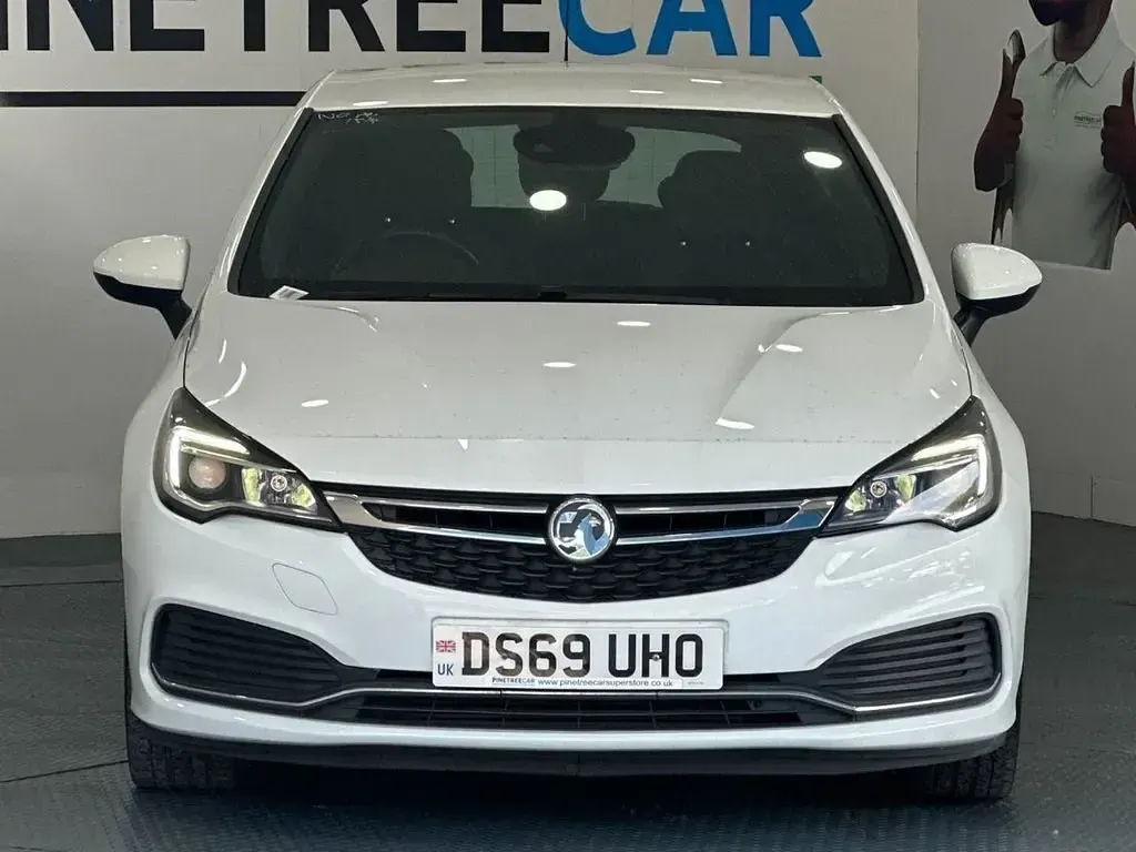 Second-hand Vauxhall Astra SRi 150 CP (110 kW) 2019 Alb Hatchback