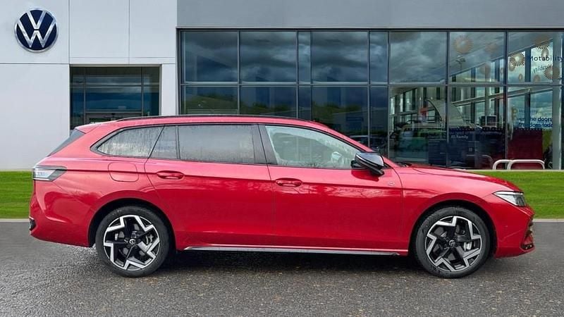 Used VW Passat R-line 272 HP (200 kW) 2025 Chilli red metallic  Estate