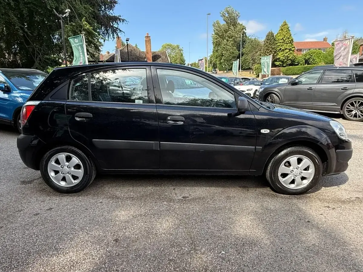 Used Kia Rio 97 HP (71 kW) 2009 Black Hatchback
