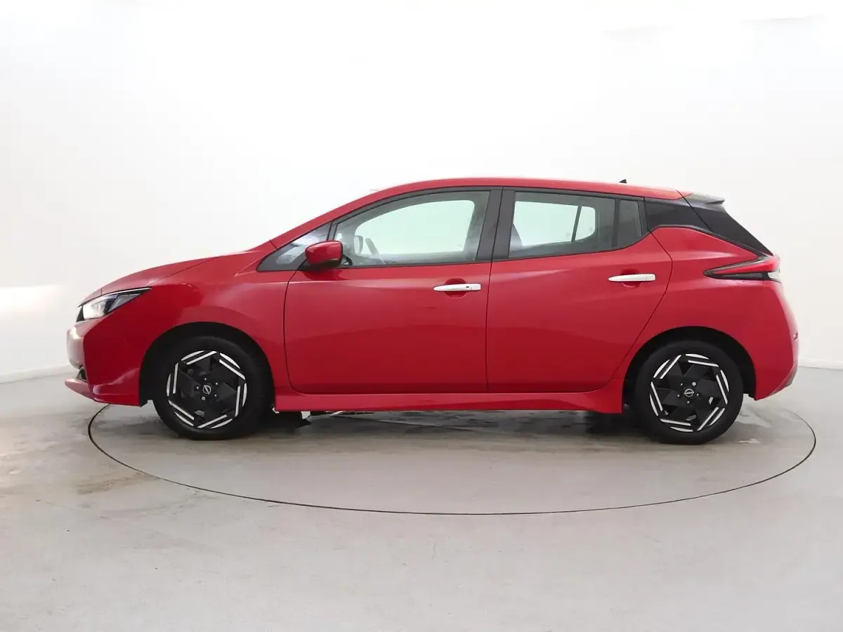 Used Nissan Leaf Acenta 110 kW (150 HP) 2022 Red Hatchback