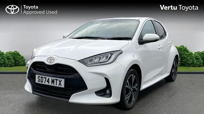 Used Toyota Yaris Hybrid Design 116 HP (85 kW) 2024 White Hatchback
