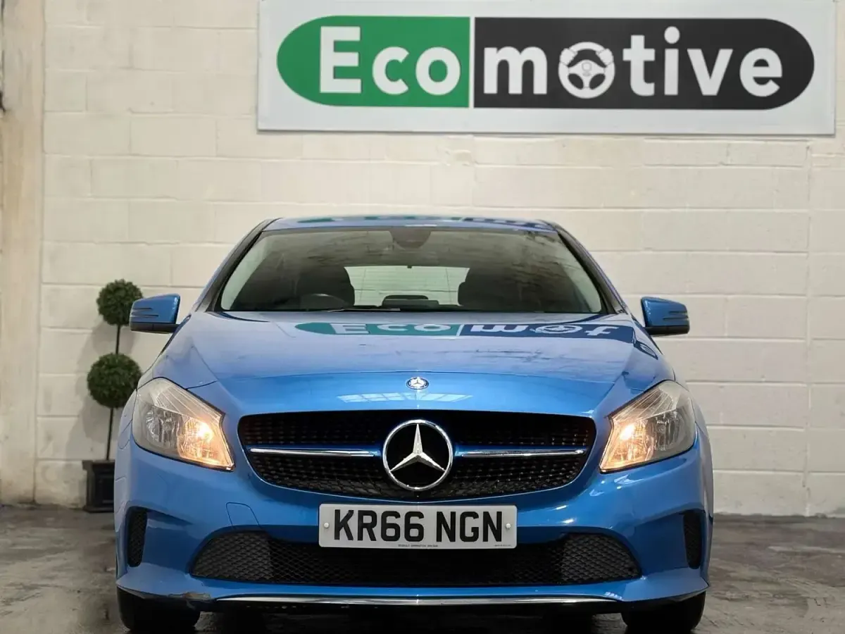 Used Mercedes A180 SE 122 HP (89 kW) 2016 Blue Hatchback