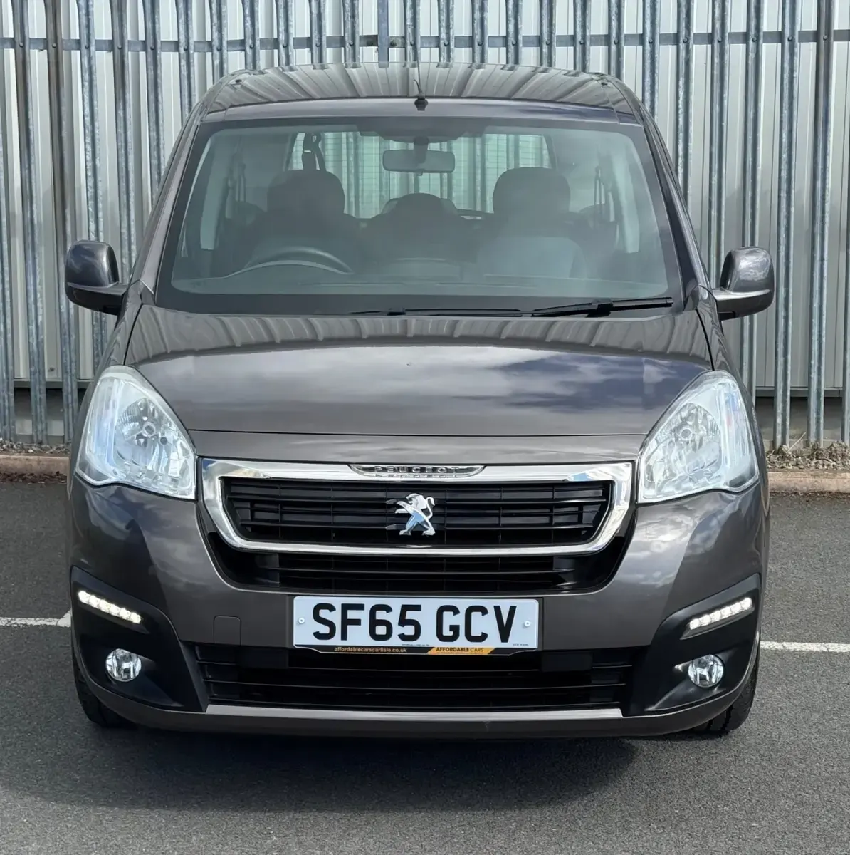 Gebraucht Peugeot Partner Tepee Access 98 PS (72 kW) 2015 Grau Van / Kleinbus