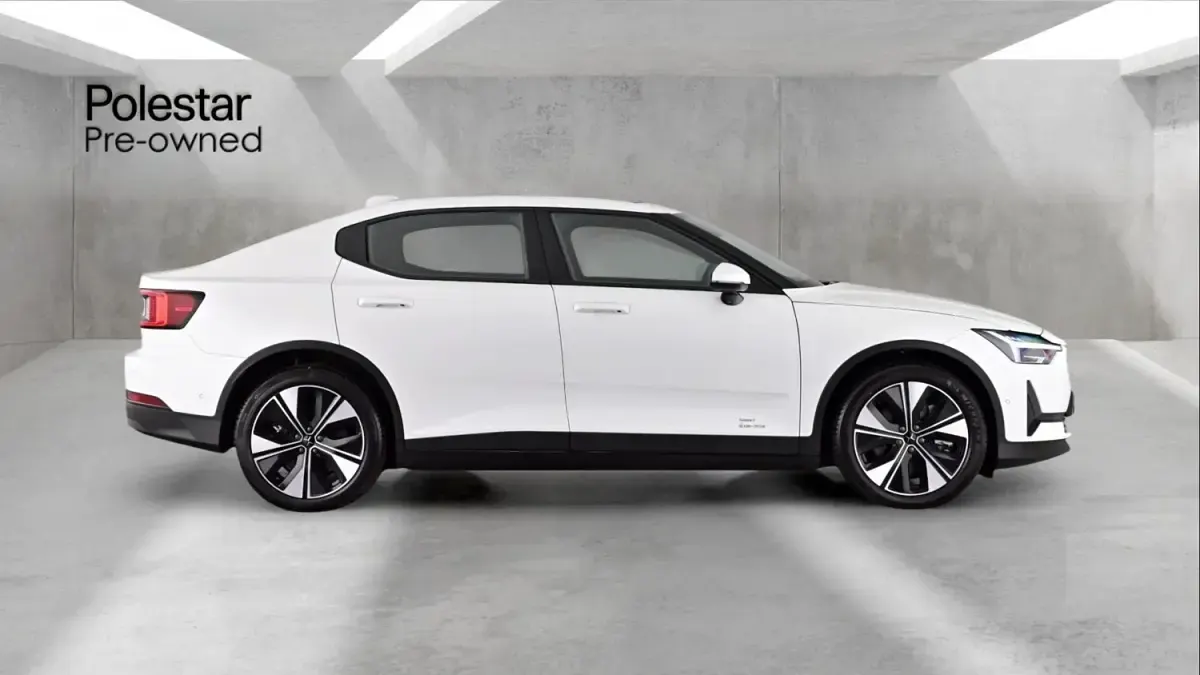 Begagnad Polestar 2 Long Range Dual motor 309 kW (421 HK) 2024 Vit Halvkombi
