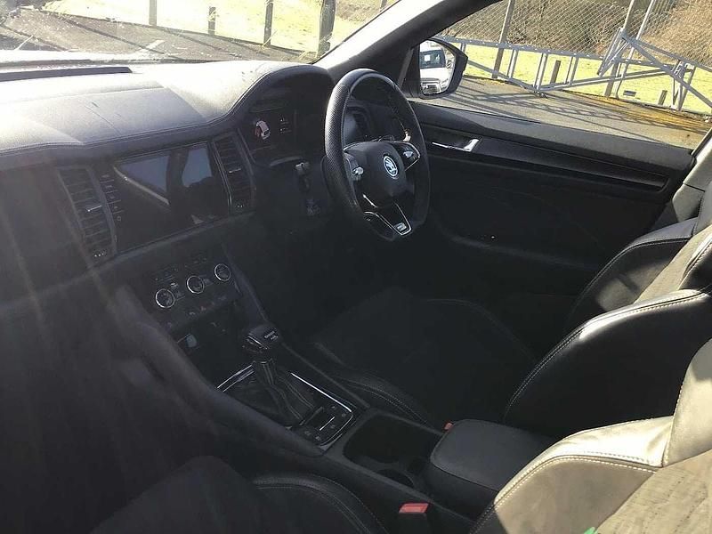 Used Skoda Kodiaq SportLine 140 HP (102 kW) 2022 Moon white metallic SUV